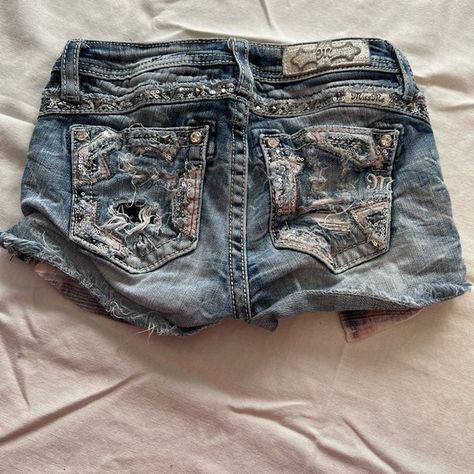 Girls Miss Me denim shorts John Core, 2000s Shorts, Creativity Ideas, Short Jean Skirt, Miss Me Shorts, 2000s Clothes, Art Diary, Short Jeans, Miss Me Jeans