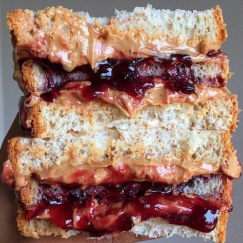 Amazing Sandwich Recipes You Need To Try Pbj Sandwich, Sandwich Aesthetic, Recipes Using Ground Beef, Peanut Butter And Jelly Sandwich, Zucchini Recipes Healthy, Jelly Sandwich, Hamburger Meat Recipes, Summer Recipes Dinner, Healthy Slow Cooker