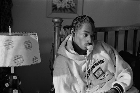 40 Years of Hip-Hop Photos - The New York Times Snoop Dogg Braids, Young Snoop Dogg, Snoop Dogg 90s, 90s Rappers, Tupac Pictures, Hip Hop Classics, Hip Hop World, 90s Hip Hop Fashion, Snoop Dog