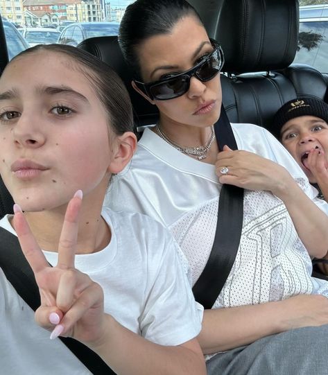 Penelope Disick Style, Kourtney Barker, Khloe Kardashian Kids, Kortney Kardashian, Kourtney Kardashian Baby, Birthday At The Beach, Kourtney Kardashian Instagram, Reign Disick, Penelope Disick