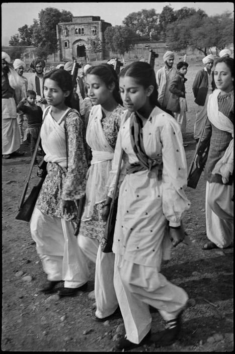 Kashmir Photos, Classic Photographers, Walker Evans, Dream Pictures, Sepia Photography, Henri Cartier Bresson, Vintage India, French Photographers, Photography Lessons