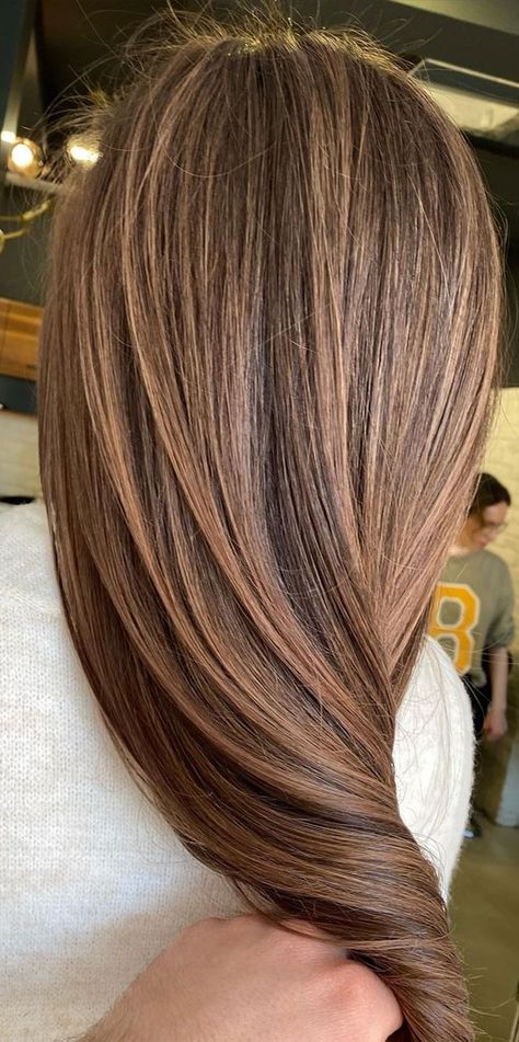 Best Hair Colours To Look Younger : Sparkling amber highlights Amber Hair Colors, Color Hair Styles, Hair Color At Home, Mocha Color Hair, Light Brown Hair Color, Brown Hair Color Shades, Mocha Hair, Hair Styles Color, Amber Hair