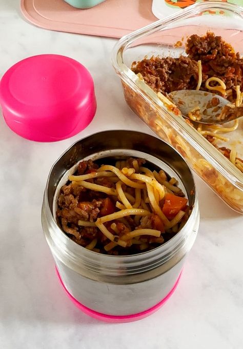 How to pack spaghetti bolognese for a hot lunch for kids Food For Thermos School Lunch, Hot Lunches For Kids Lunchbox Ideas, Thermos Lunches For Kids, Kids Thermos Lunch Ideas, Hot Lunch Ideas For Kids Thermos, Thermos Lunch Ideas, Playful Cheap Lunch Box For Travel, Hot School Lunch, Baddie Pfps