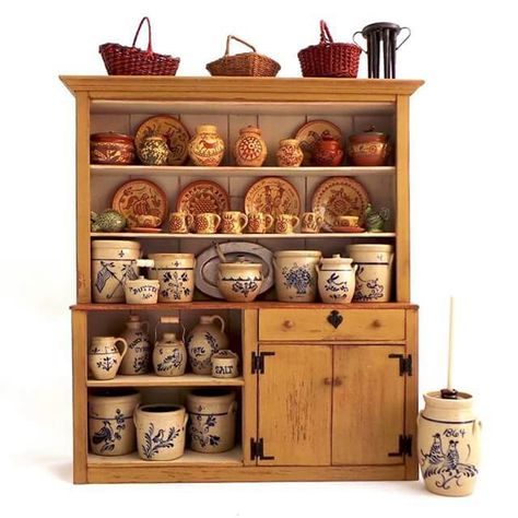 New England Crock Cupboard filled with Jane Graber's pottery. Absolutely stunning! Fantasy Dollhouse, Doll Furniture Tutorial, Miniature Hutch, Country Cupboard, Toy Tea Set, Dollhouse Miniatures Kitchen, Miniature Pottery, Mini Doll House, Dollhouse Projects