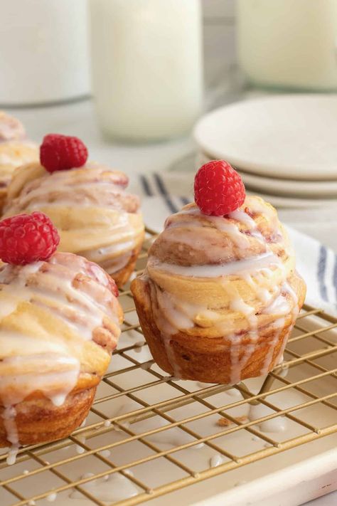 Cheese Cruffins, Cruffin Recipe, Raspberry Cream Cheese, Raspberry Cream, Dough Recipes, Breakfast Sweets, Crescent Roll Recipes, Homemade Dough, Crescent Roll Dough