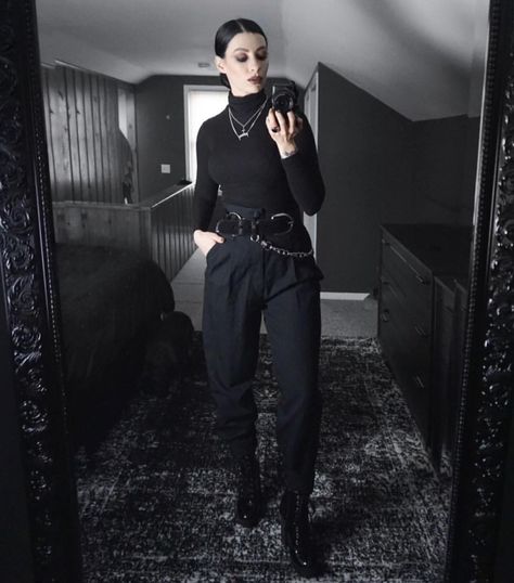 Jessica Haze on instagram Gothic Looks, Total Black, Full Look, Dressed To Kill, Gothic Outfits, Alternative Outfits, Wardrobe Style, Do Love