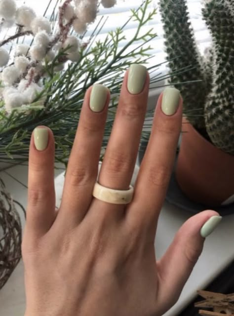 :) #bohostyle #nailinspo💅🏻 Business Casual Nails, Green Manicure, Hello Nails, Vintage Nails, Green Nail Polish, Simple Gel Nails, Green Nail, Minimal Nails, Work Nails