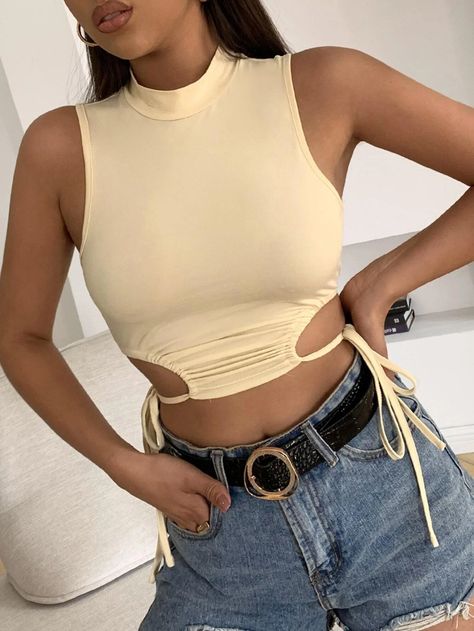 Top corto tank con nudo fruncido con abertura de cuello alto | SHEIN Tank Crop Top, Women Tank Tops, Crop Top Outfits, Cropped Tank Top, Cute Tops, Fashion Inspo Outfits, Mock Neck, Crop Tops Women, Trendy Outfits