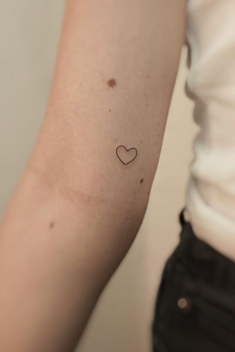 small tattoos for women Pretty Small Tattoos For Women, Classy Tattoo, Tiny Tattoos With Meaning, Tiny Flower Tattoos, Small Tattoos For Women, Tiny Tattoos For Women, Tiny Heart Tattoos, Meaningful Symbols, Small Heart Tattoos