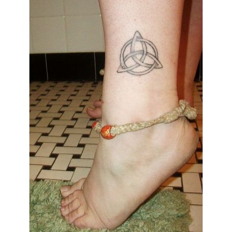 30 Cool Celtic Knot Tattoos ❤ liked on Polyvore featuring accessories and body art Knot Tattoos, Ankle Band Tattoo, Tattoo Celtic, Band Tattoos For Men, Celtic Knot Tattoo, Cherub Tattoo, Ankle Tattoos For Women, Small Tats, Knot Tattoo