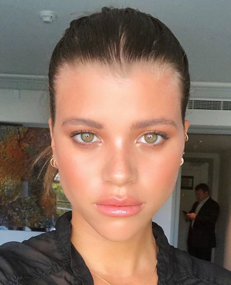 Sofia Richie Lipstick, Sofia Richie Makeup Look, Sophia Richie Bridal Makeup, Sofia Richie Bridal Makeup, Sophia Richie Wedding Makeup, Sophia Richie Wedding Makeup Look, Sophia Richie Nails, Kendall Jenner Nose Job, Sophia Richie Makeup