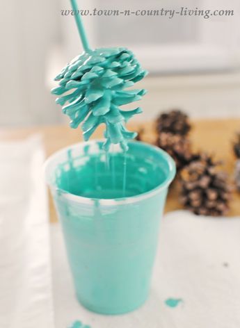 Dipping Pine Cones in Paint for a Custom Look How To Paint Pine Cones Acrylic, Crafts Using Pinecones, Pinecone Crafts Diy, Fall Pinecone Crafts, Pinecone Crafts For Kids, Christmas Pinecone Crafts, Pinecones Decor, Painting Pinecones, Pine Cone Crafts For Kids