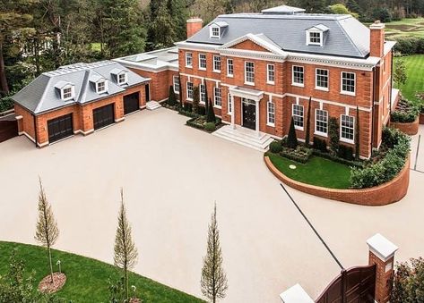 Surrey Homes, Entrance Pillars, Georgian Style Homes, Georgian Mansion, Mansion Exterior, Surrey England, Mansion Designs, Houses Mansions, Rich Home