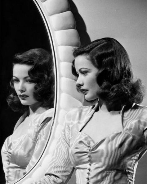 History Daily on Instagram: “Lovely actress Gene Tierney in the 1940s. 😘 #lovely #actress #GeneTierney #1940s #historydaily #old #war #history #ilovehistory…”  1940's Vintage Fashion Inspiration For Vintage Expert Kate Beavis, blogger, writer and speaker on homes, fashion, weddings and lifestyle. #1940sfashion #fourtiesfashion #1940s #vintage #vintagefashion #fourties #1940svintagefashion #retrofashion #retro #katebeavis #vintageexpert Gene Tierney, 1940s Hairstyles, Finger Waves, Mae West, Gene Kelly, Old Hollywood Glam, Vintage Versace, Actrices Hollywood, Dita Von Teese