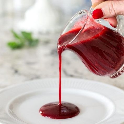 Ridiculously Easy Raspberry Coulis - The Café Sucre Farine Raspberry Freezer Jam, Raspberry Coulis, Jam Tarts, Raspberry Recipes, Vanilla Whipped Cream, Raspberry Sauce, Gourmet Desserts, Lemon Raspberry, Dessert Sauces