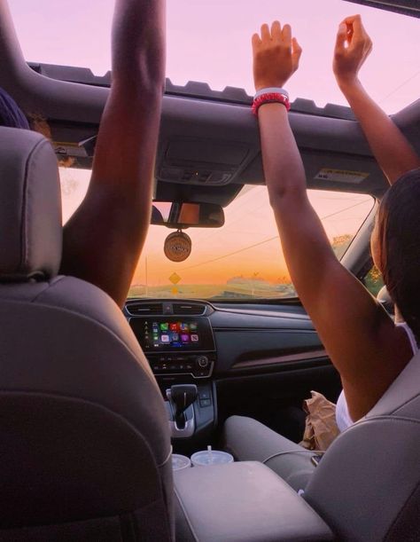 Driving With Bestie, Teen Driving Aesthetic, Car Sunroof Picture Ideas, Summer Driving Aesthetic, Aesthetic Driving Pics, Sophia Wallpaper, Driving Pics, Georgia Core, Summer Sunset Pictures