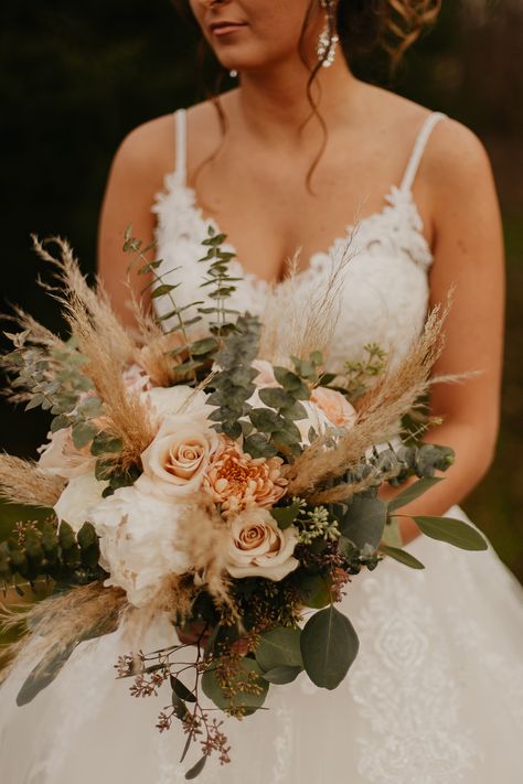 Spring Boho Wedding Bouquet, November Wedding Floral Arrangements, Wedding Centerpieces With Doilies, Fall Neutral Wedding Bouquet, Green Fall Wedding Bouquet, Fall Wedding Bouquets Peonies, Wedding Boquet Colors, White Fall Wedding Flowers, Bridal Boquets Fall