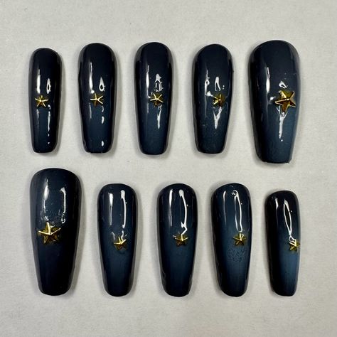 Dark Blue With Gold Nails, Dark Blue Nails With Charms, Dark Blue Aura Nails, Dark Acrylic Nails, Gold Aura, Gold Chrome Nails, Dark Blue Nails, Aura Nails, Gold Nail Designs