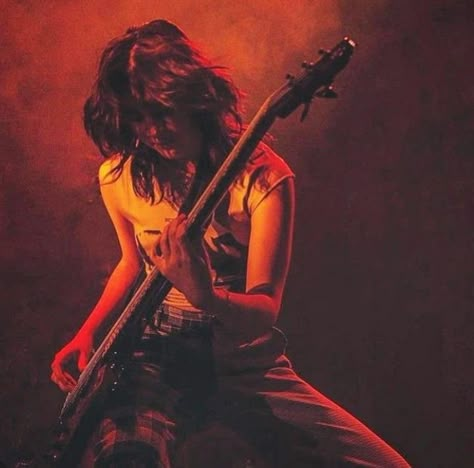 Woman Playing Electric Guitar, Metal Girl Aesthetic, Playing Guitar Pose Reference, Bass Player Aesthetic, Guitar Pose Reference, Rock Girl Aesthetic, Instrument Photography, Guitar Pose, Rockstar Art