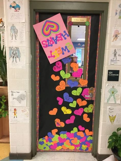 Kindergarten Classroom Door, Valentines Door Decorations Classroom, Valentines Classroom Door, Decorating Classroom, Ideas Jardin, Valentines Day Bulletin Board, Valentines Bricolage, Valentine Door Decorations, Diy Classroom Decorations