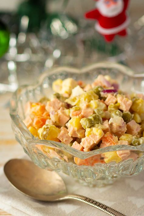 Russian Salad Recipe, Russian Potato Salad, Olivier Salad, Russian Salad, Crab Salad Recipe, Vegan Fish, Salad Vegan, Vegan Beans, Vegan Sausage