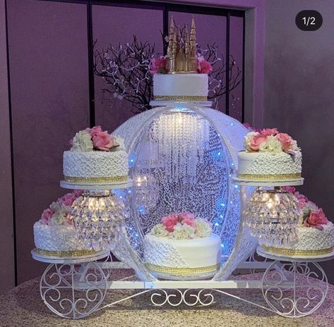 Quencinera Cake Ideas, Cinderella Sweet 16 Cake Ideas, Sweet 16 Cinderella Theme Cake, Cinderella Quinceanera Cake Ideas, Quince Cake Table Decorations, Wedding Cake 300 People, Cinderella 15 Cake, Quince Cake Ideas Quinceanera, Qencenera Cakes