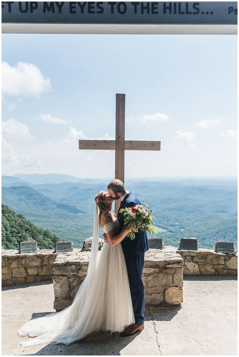 Pretty Place Wedding & Sunrise First Look | Mark & Ashley | Christi Johnson Creative Pretty Place Chapel Wedding, Pretty Place Wedding, Pretty Place Chapel, Open Air Chapel, Wedding Venues Church, Greenville Sc Wedding, Mountain Top Wedding, Wedding Posing, Wedding Cross