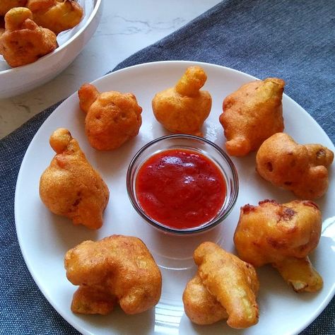 Cauliflower Pakoda, Sweet Onion Sauce, Indian Cauliflower, Hibachi Fried Rice, Bengali Language, Pakora Recipe, Cauliflower Fritters, Pakora Recipes, Onion Sauce