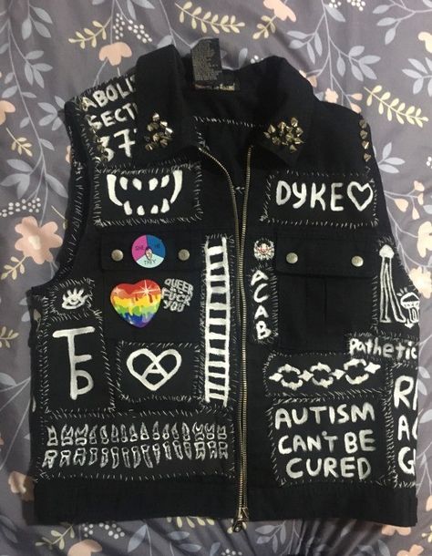 Emo Diy, Alt Diy, Cringe Compilation, Diy Vest, Crust Pants, Punk Ideas, Goth Jacket, Queer Punk, Battle Jackets