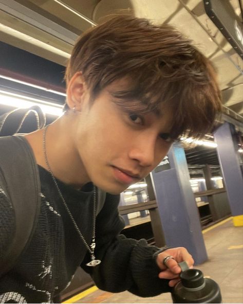 Brown Hair For Guys, Light Brown Hair Men Aesthetic, Natural Brown Hair Men, Brown Hair Styles Men, Light Brown Mens Hair, Asian Men Straight Haircut, Handsome Guy Asian, Kpop Male Haircut, Straight Hairstyles Guys