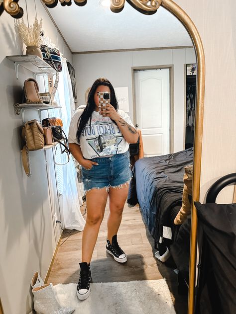 Plus Size Platform Converse Outfit, Black Converse Outfit Plus Size, Summer Outfits Platform Converse, Summer Platform Converse Outfit, Platform Converse Summer Outfit, Platform Sneakers Outfit Summer, Vans Platform Outfit, Shorts And Platform Converse, Platform Converse Outfit Summer