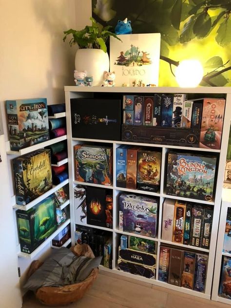 Boardgame Display Ideas, Board Game Organization Living Room, Boardgame Room Idea, Board Game Storage Living Room, Ttrpg Room, Board Game Room Ideas, Nerd Living Room, Board Game Display, Board Game Shelf