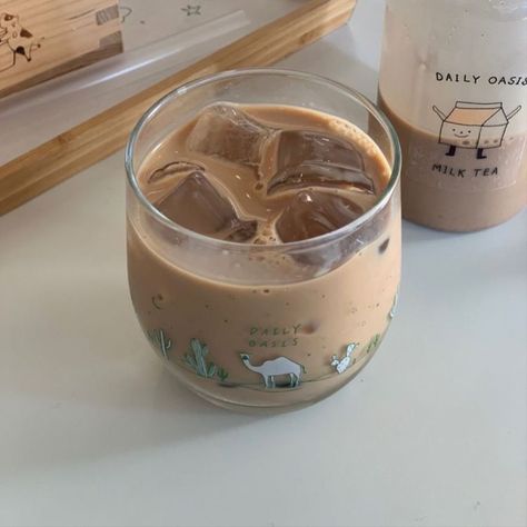 Ice Chocolate Drink, Ig Makeup, Chai Recipe, Aesthetic Coffee, Chocolate Drinks, Coffee Milk, Afternoon Snacks, Cookie Dough Cafe, Baking Ingredients