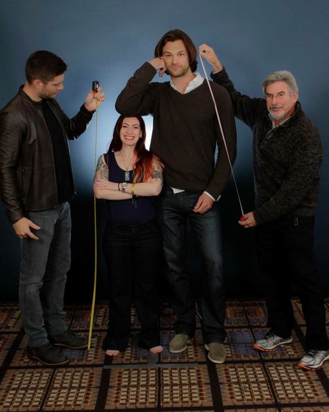 #ChiCon2015 with the boys and the real Robert Singer #J2 #Supernatural Supernatural Impala, Impala 67, Supernatural Actors, Bobby Singer, Supernatural Convention, Supernatural Pictures, Jared And Jensen, Tv Supernatural, Supernatural Memes