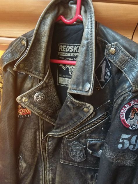 Motorcycle Outfit For Men, Vintage Leather Jacket Outfits, Vintage Motorcycle Jacket, Leather Jacket Patches, Punk Fashion Diy, Jacket Patches, Biker Look, Custom Leather Jackets, Biker Jacket Men