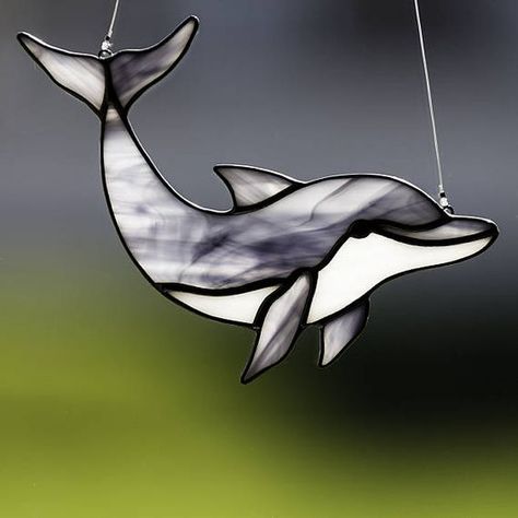 Glass Dolphin, L'art Du Vitrail, Dolphin Lover, Stained Glass Birds, Stained Glass Decor, Custom Stained Glass, Stained Glass Ornaments, Stained Glass Jewelry, Stained Glass Suncatchers