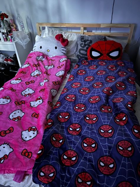 Hello Kitty And Spiderman, Heo Peppa, Duck Story, Spiderman Room, All Spiderman, Images Hello Kitty, Cute Relationship Photos, Mia 3, Matching Couple Outfits