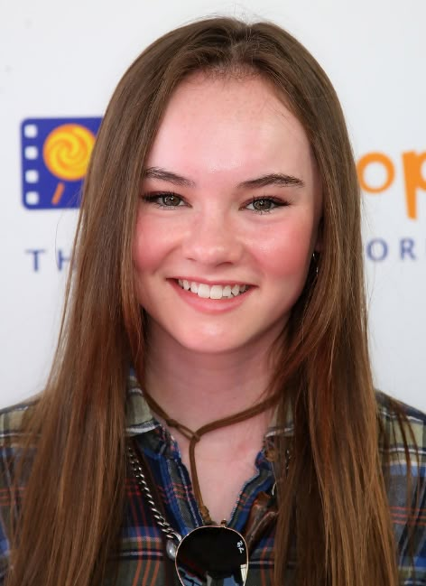 Madeline Carroll, Flipped Movie, Baby Sitters Club, Character Face Claims, The Baby Sitters Club, Emma Myers, Character Face, Revenge Of The Fallen, Outfits 90s