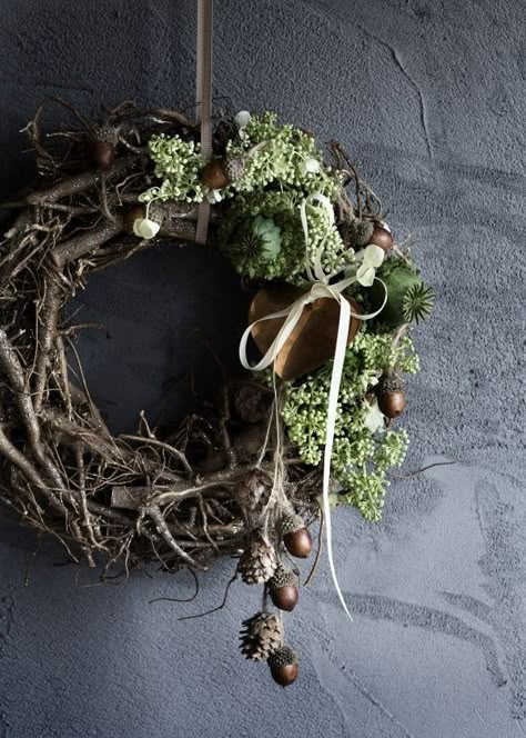 Natural Fall Decor, Stick Wreath, Acorn Wreath, Flower Factory, Creepy Halloween Decorations, Vine Wreath, Twig Wreath, Quotes Inspiring, Christmas Projects Diy