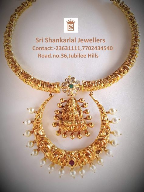 A Precious Something For Precious Someone! For Further details contact us 9849968171,7702434540 please visit our store to see the complete collection ! Kanti Necklace Designs Gold, Kante Gold Necklaces, Kanti Necklace, Necklace For Wedding, Tiny Cross Necklace, Gold Necklace Indian, Gold Jewelry Simple Necklace, Beautiful Gold Necklaces, Wedding Jewellery Collection