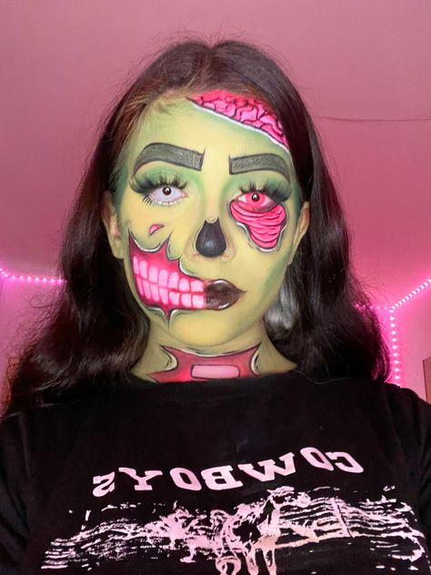 Simple Pop Art Makeup, Zombie Cartoon Makeup, Neon Zombie Makeup, Pop Zombie Makeup, Cartoon Zombie Makeup, Face Paint Makeup Looks, Pop Art Zombie Makeup, Zombie Face Paint, Sfx Ideas