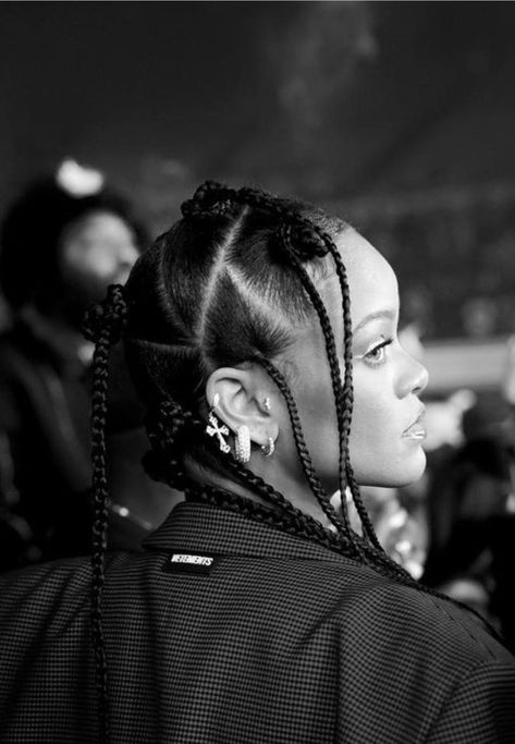 Rihanna Images, Rihanna Quotes, Rihanna Fan, Rihanna News, Curls For The Girls, Rihanna Riri, Basket Vintage, Rihanna Style, Rich Girl Lifestyle