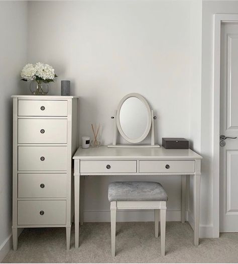 Table Design Bedroom, Apartment Boho, White Room Decor, Decor Ideas Bedroom, Dressing Table Design, Beauty Room Decor, Casa Vintage, Redecorate Bedroom, Cozy Room Decor