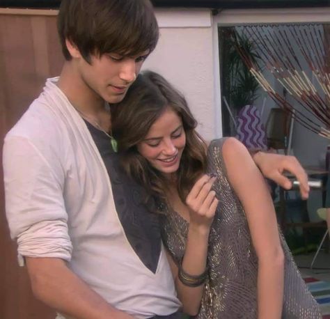 Effy And Freddie, Cassie Skins, Skins Characters, Effy Stonem, Skin Aesthetics, Skins Uk, Kaya Scodelario, Series Movies, Looks Vintage