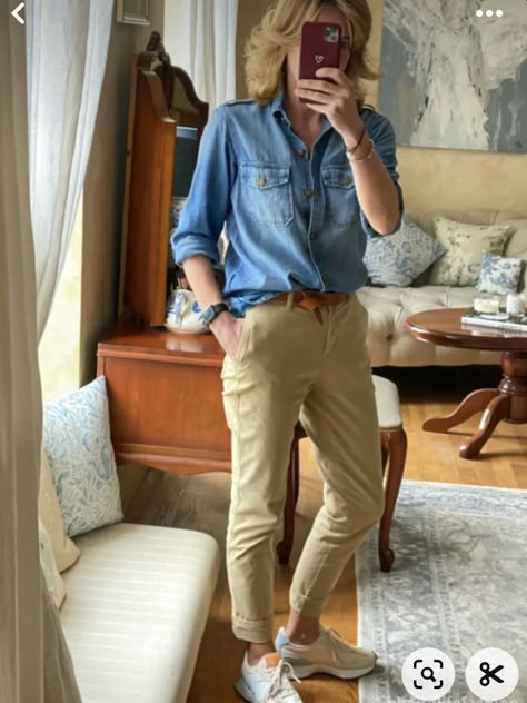 What To Wear With Chinos Women, How To Style Chinos Women, Womens Chino Outfits, Navy Chinos Women Outfit, Beige Chinos Women Outfit, Chino Outfit Women, Gem Clothes, Chinos Outfit Women, Chinos Women Outfit