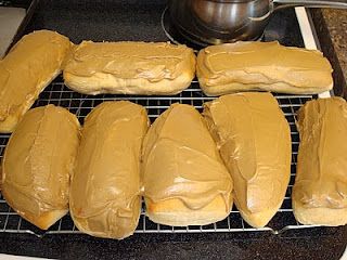 Homemade Baked Maple Bars: pinner-"These are awesome. Made instead of buying doughnuts. Baked & delicious instead of deep fried. Maple frosting comes out perfect!" Maple Bars, Maple Frosting, Breakfast And Brunch, Think Food, Breakfast Breads, Yummy Sweets, Breakfast Time, How Sweet Eats, Eat Dessert