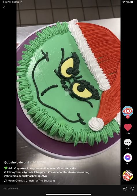 Diy Grinch Cake, Grinch Ice Cream, Grinch Birthday Cake, Grinch Cakes, Holiday Cake Designs, Dairy Queen Cake, Grinch Cake, Christmas Cupcakes Recipes, Christmas Cookie Cake