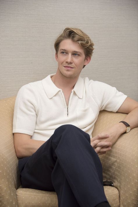 Blonde Actors Male, Joe Taylor, Joe Alwyn, Secret Lovers, Actors Male, A Little Life, Venice Film Festival, Mens Outfit Inspiration, Blonde Guys