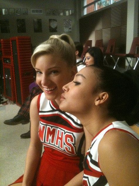 heather morris and naya rivera on glee set brittana heya Heather Elizabeth Morris, Glee Santana And Brittany, Brittany And Santana, Naya Rivera Glee, Glee Memes, Chosen Ones, Glee Fashion, Heather Morris, Glee Club