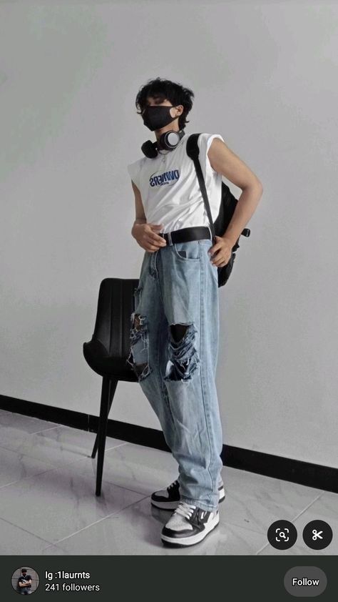 K Pop Style Men, Elegant Male Outfit Aesthetic, K Pop Style Outfits Men, K Street Fashion Men, Male Trendy Outfits, Vintage Outfit Ideas Men, Overalls Outfit Men Street Styles, Mens K Fashion, Casual Poses Men